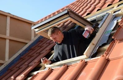 Pose de fenêtres de toit Velux à la Prétière
